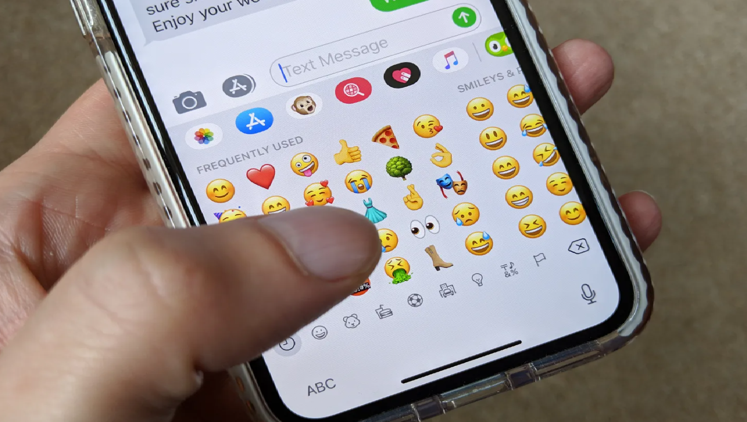 replacing words with emojis